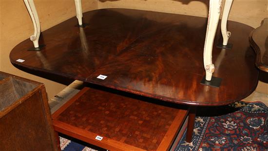 Regency mahogany breakfast table(-)